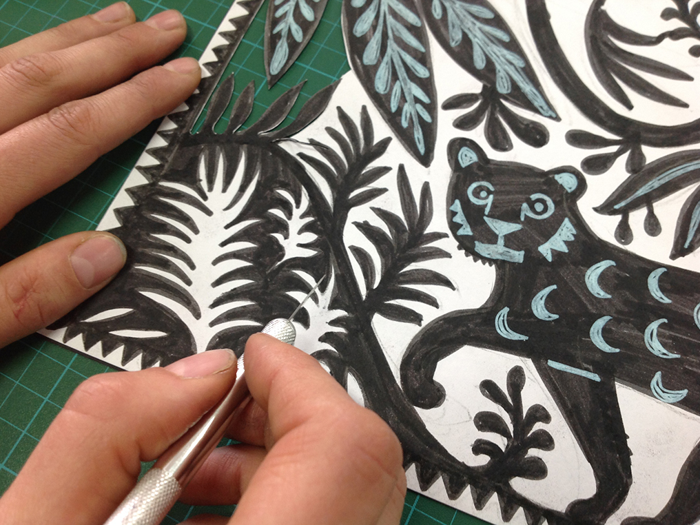 Créer un tableau en papier découpé « Dans la grande forêt »