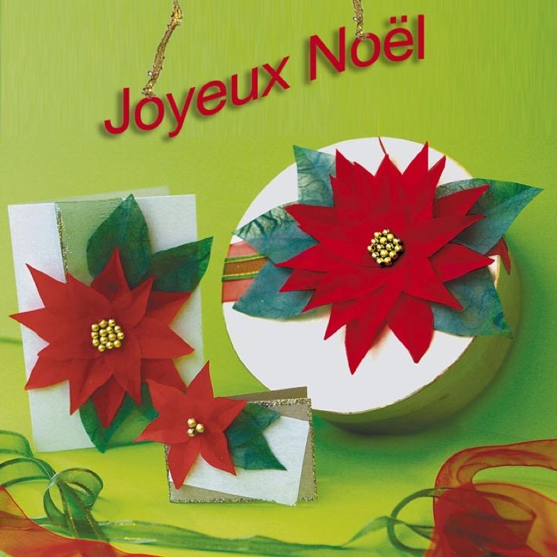 Enfants De Noël Avec Une Grande Boîte-cadeau Rouge Pleine De